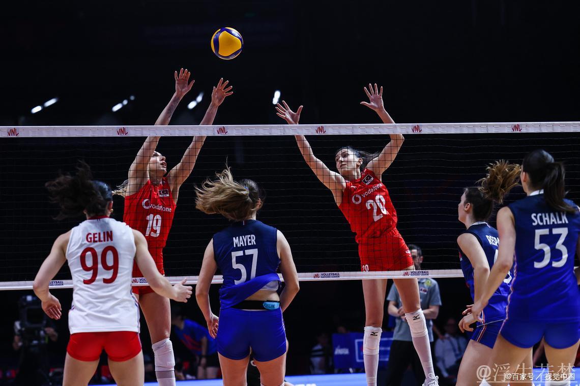 中国女排北京站决战惜败土耳其 2-3收官世界联赛 中国女排北京站决战惜败土耳其 2-3收官世界联赛